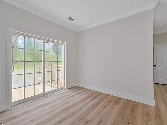 5th image of 1076 Ainsworth St E #1076