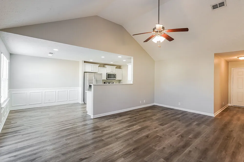 3 bed, 2.0 bath, 1357 sqft, $2,610 — Photo 3