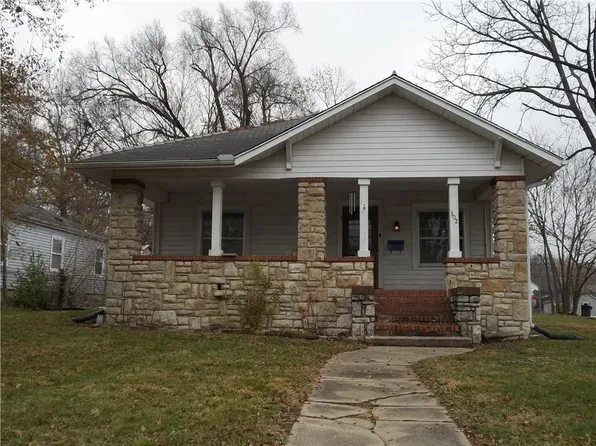302 N Taylor St, Pleasant Hill, MO 64080