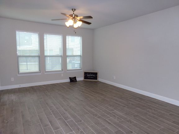 3rd image of 1748 Redding St