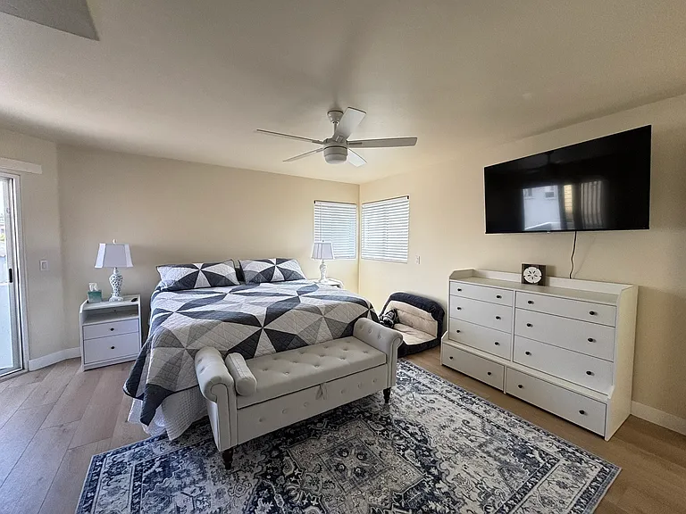 819 Avalon Ct #B — Photo 23