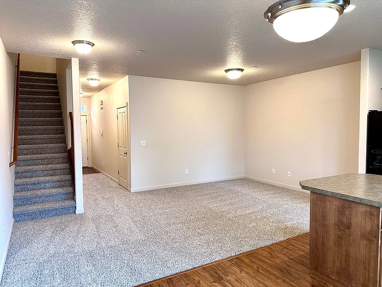 5215 NE 83rd Pl — Photo 3