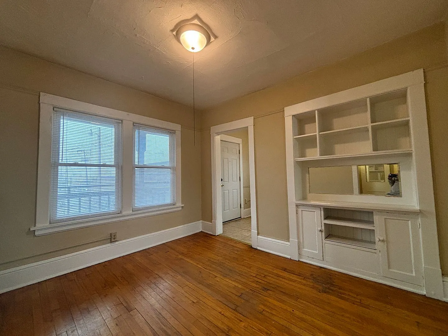 1530 Sherburne Ave — Photo 2