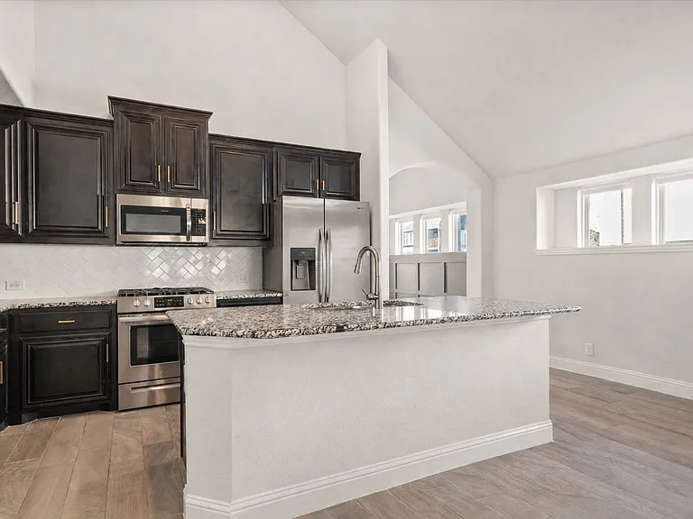 2900 Emerald Trace Dr — Photo 3
