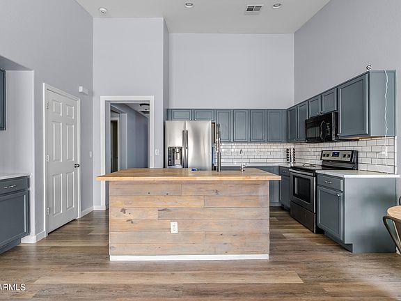 3rd image of 31442 N CHEYENNE Drive