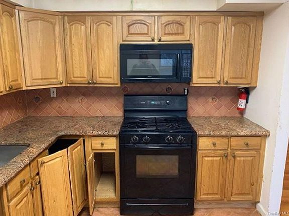 3rd image of 96 Bon Aire Cir APT V8