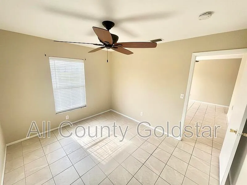 2 bed, 1.0 bath, 742 sqft, $1,295 — Photo 4