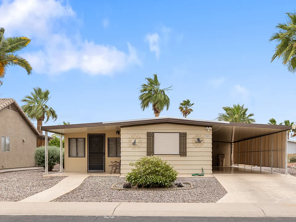 5223 E Lindstrom Ln