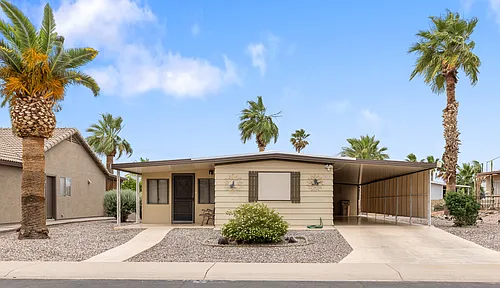 5223 E Lindstrom Ln Photo 1