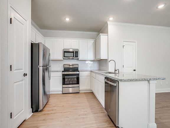 2nd image of 2403 Lynnwood Bnd #102