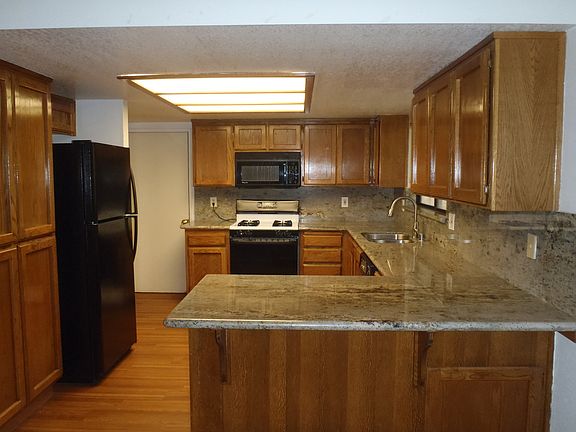 3rd image of 1249 Mountain View Dr