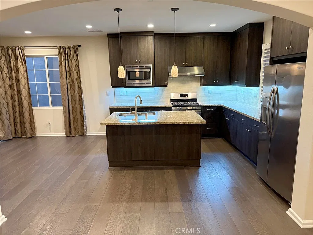 3 bed, 2.5 bath, 1567 sqft, $4,995 — Photo 2