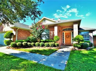 8221 Muirwood Trl, Fort Worth, TX 76137