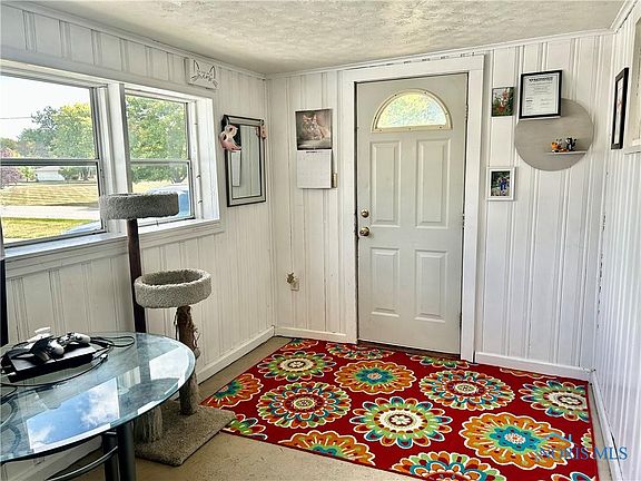 3rd image of 220 W Hicks St