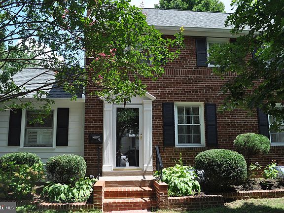 2nd image of 114 W Greenway Blvd