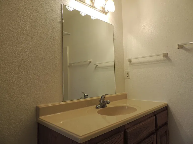 930 Edwards St — Photo 14