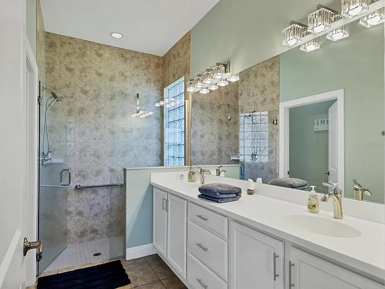 10424 Crooked Creek Dr — Photo 24