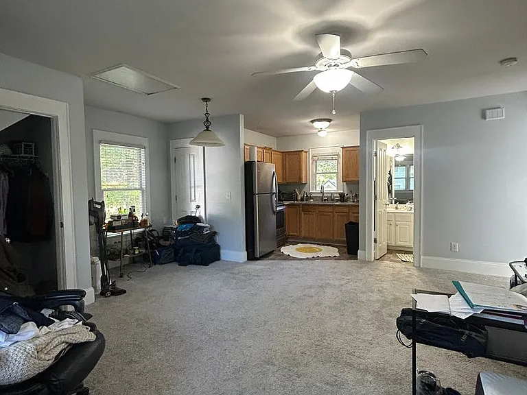 839 Onslow St — Photo 4