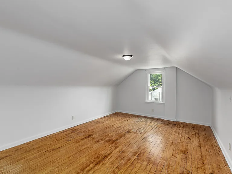 1101 15th St NE — Photo 9