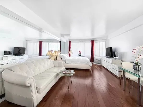 225 East 46th Street 12G image 2 of 7