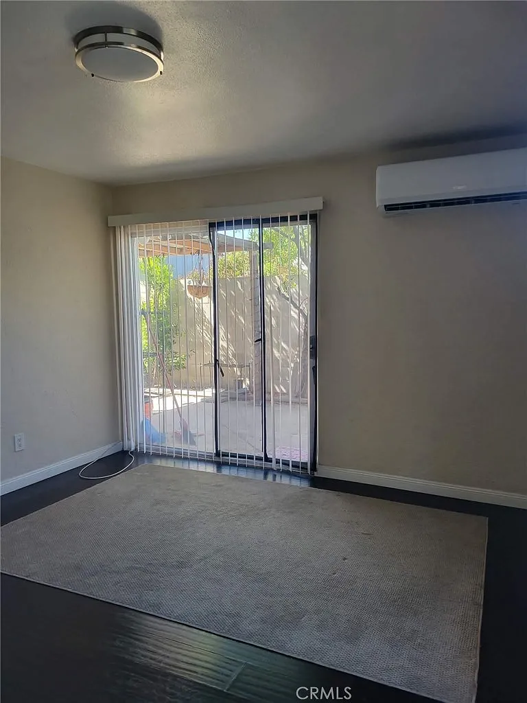 1 bed, 1.5 bath, 650 sqft, $1,800 — Photo 4