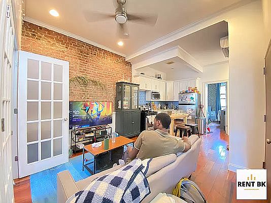 5th image of 189 Rogers Ave #33