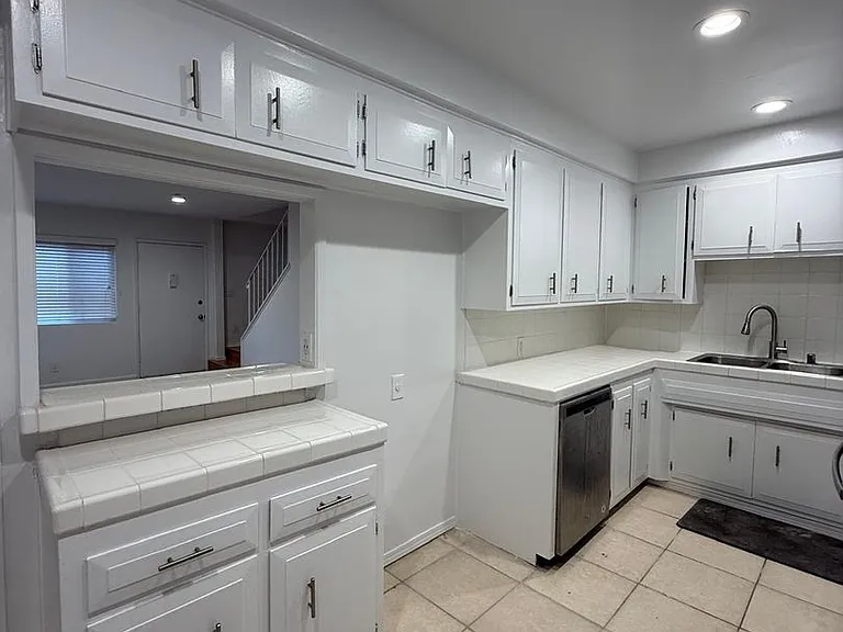 13952 Moorpark Ave — Photo 23
