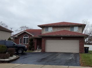 18136 Donatus Dr, Lansing, IL 60438
