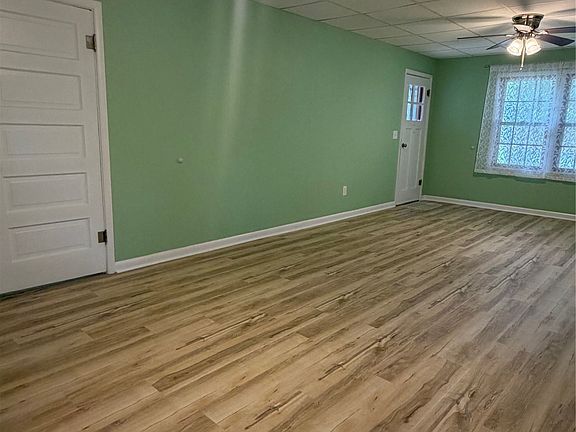 5th image of 704 E Caddo St