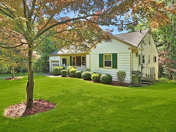 3rd image of 17 Newcomb Pl