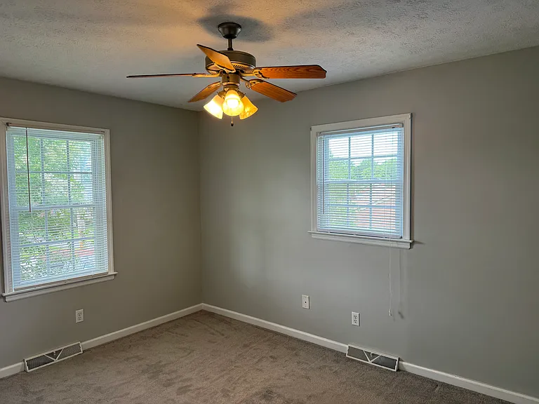 131 Bob Cir — Photo 17