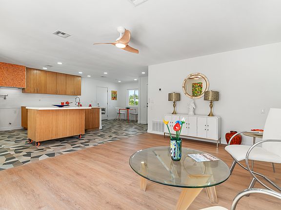 4th image of 2627 N Cerritos Rd