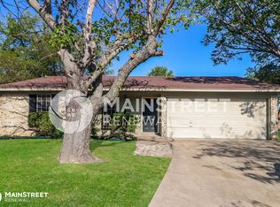 326 Boulder Ct, Burleson, TX 76028