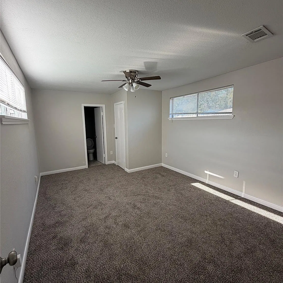 4 bed, 2.0 bath, 1238 sqft, $1,700 — Photo 4