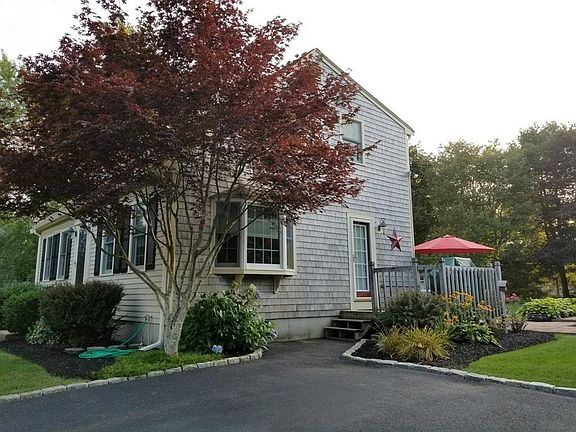4th image of 11 Linda Ln