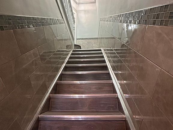 stairway to apartment