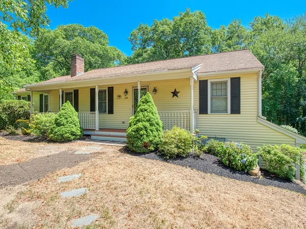 231 Thompson St, Halifax, MA 02338