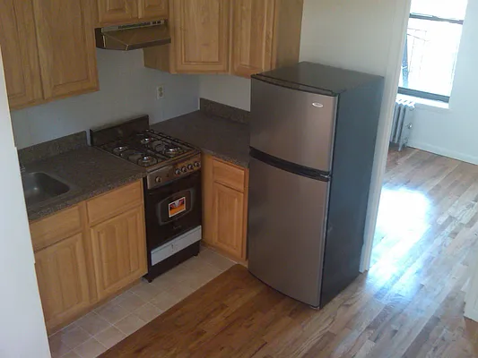 Rented by Benchmark Real Estate Group | media 17