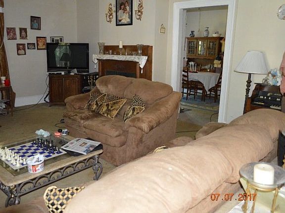 Image 3: Living Room