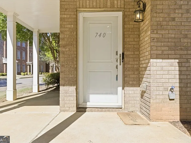 740 Liberty Commons Dr NW — Photo 4