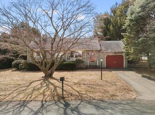 16 Barker Pl, Branford, CT 06405
