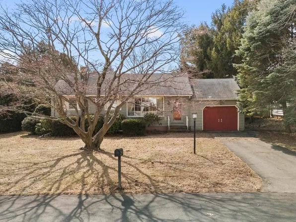 16 Barker Place, Branford, CT 06405