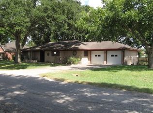 7504 Becky Ln, Wallis, TX 77485