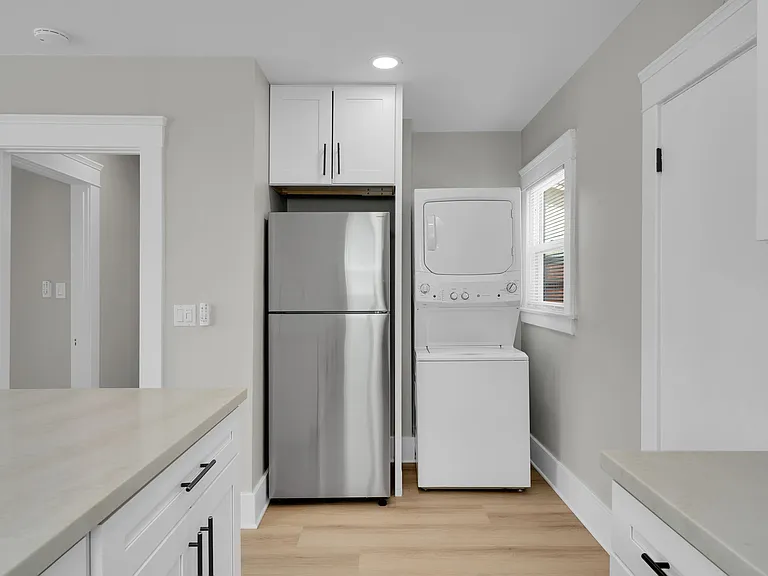1922 Howard Ave #1922 — Photo 13