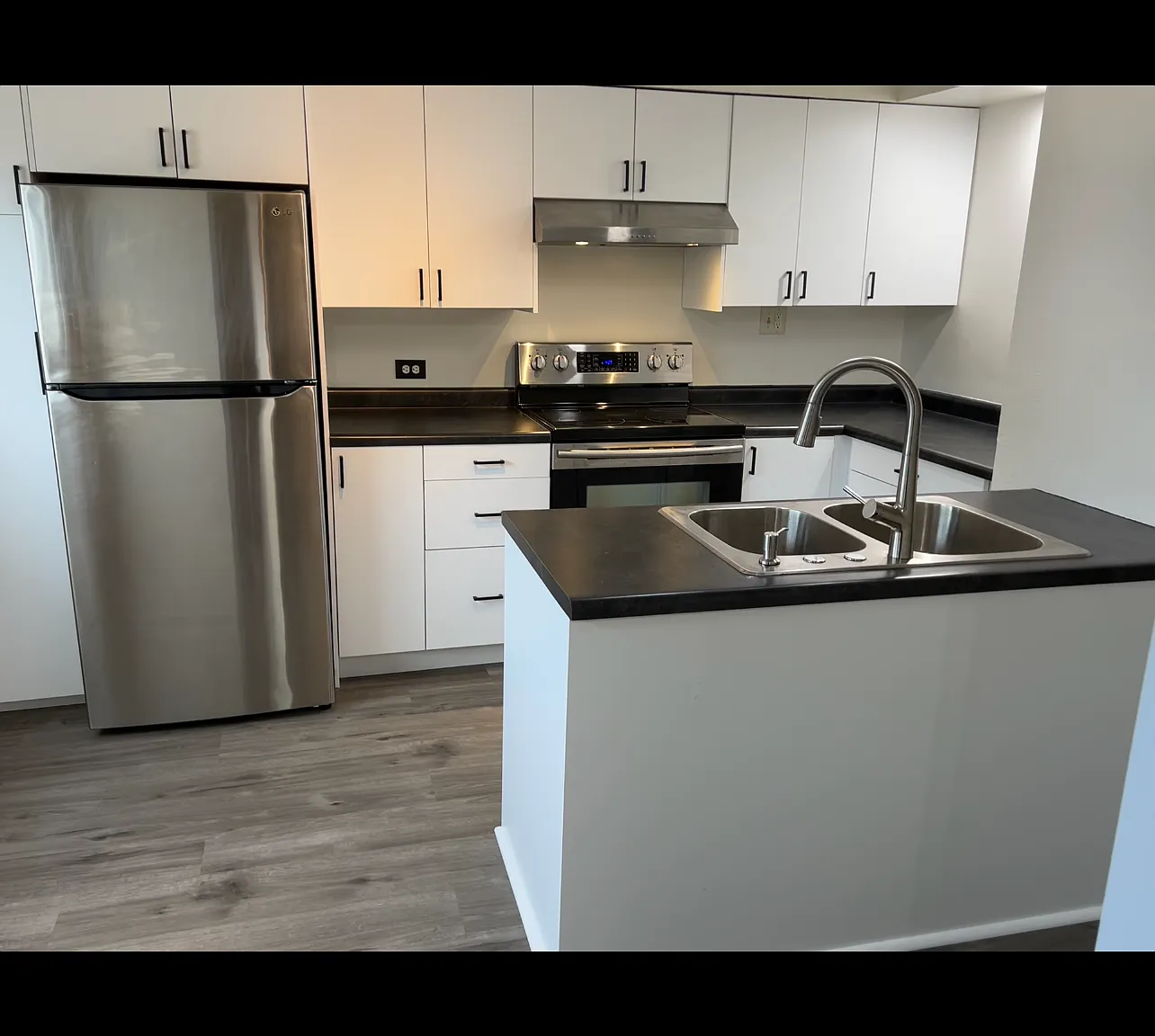 3 bed, 900 sqft, $1,450 — Photo 2