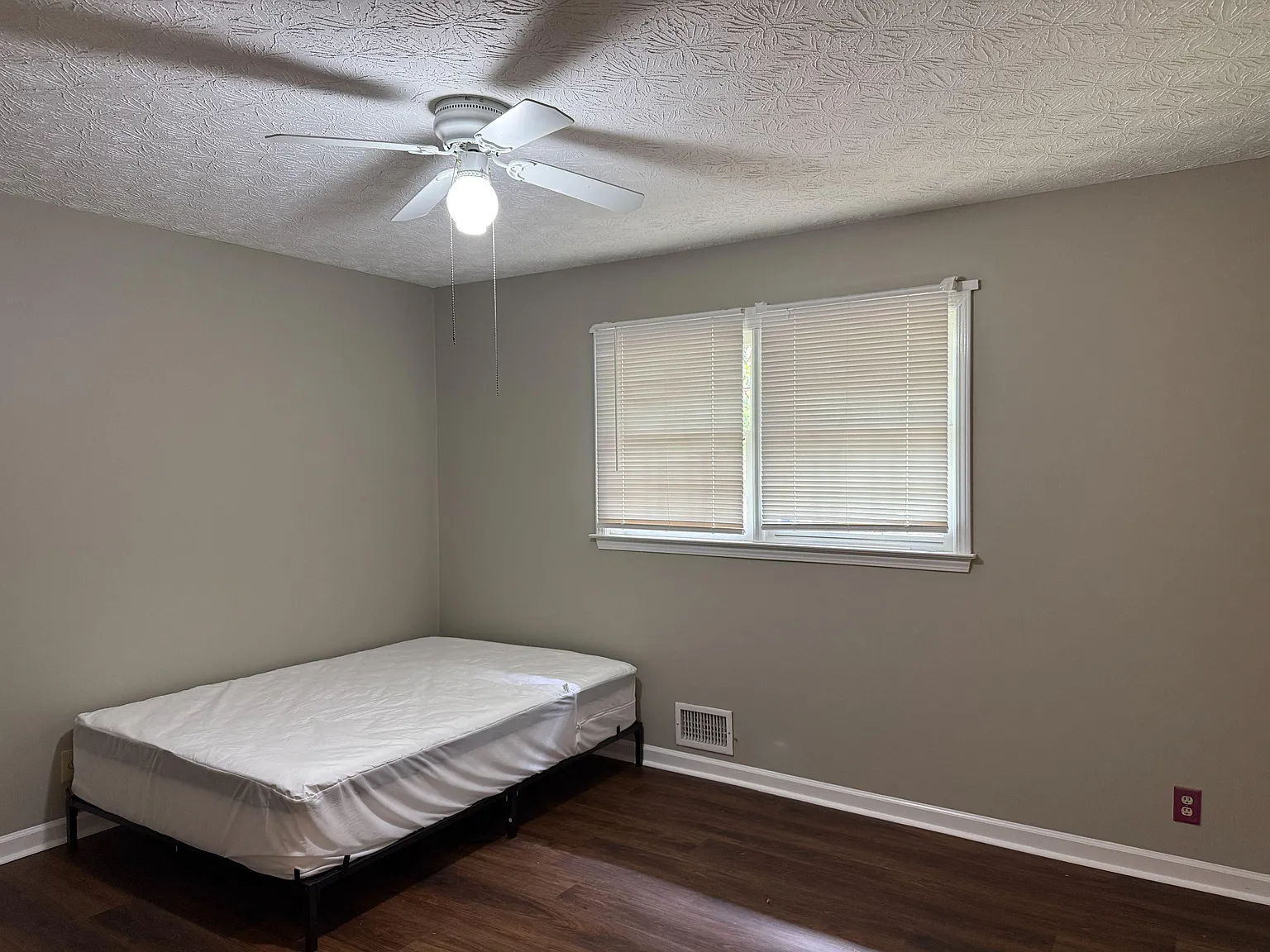 4 bed, 2.0 bath, 1700 sqft, $797 — Photo 1