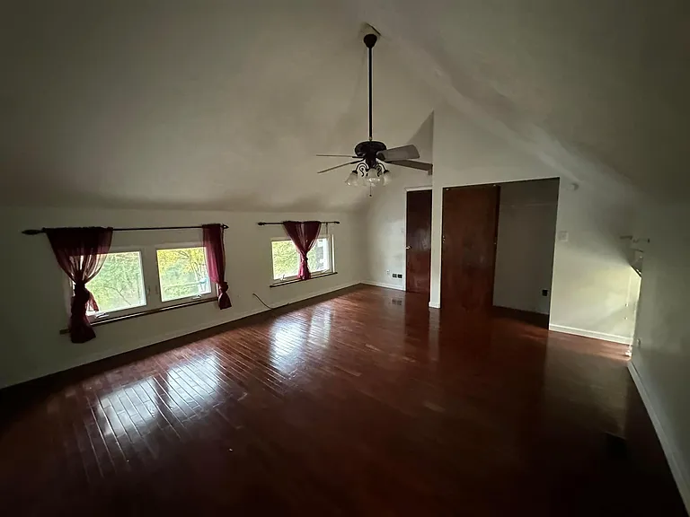 385 Riverside Dr — Photo 3