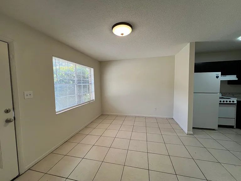 411 W 5th Ave #D6 — Photo 6