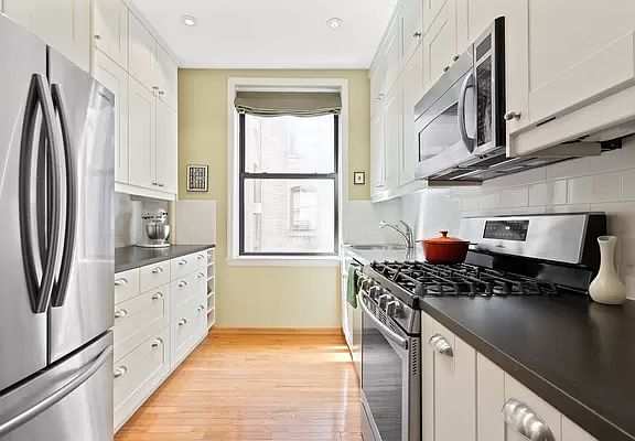 3rd image of 605 W 111th St APT 33