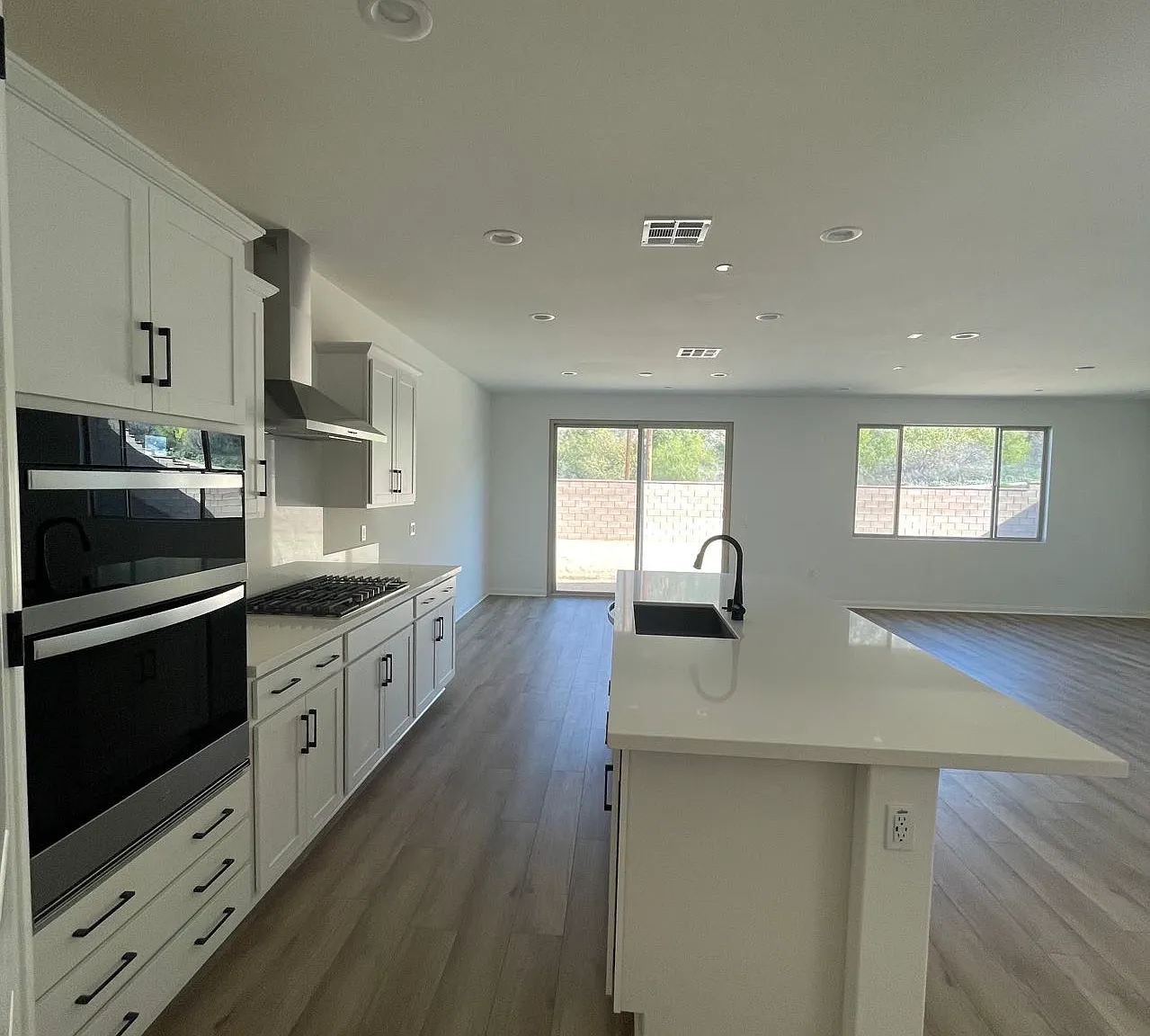 5 bed, 2824 sqft, $4,200 — Photo 4